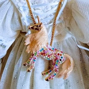 📿👠NWT Betsey Johnson Unicorn